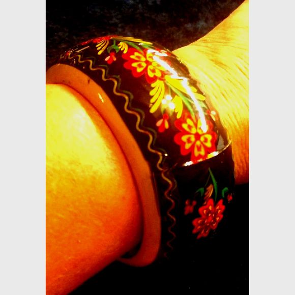 Vintage Jewelry - Beautiful~Vintage FLORAL ENAMEL BRACELET Vintage Jewelry - Beautiful~Vintage FLORAL ENAMEL BRACELET